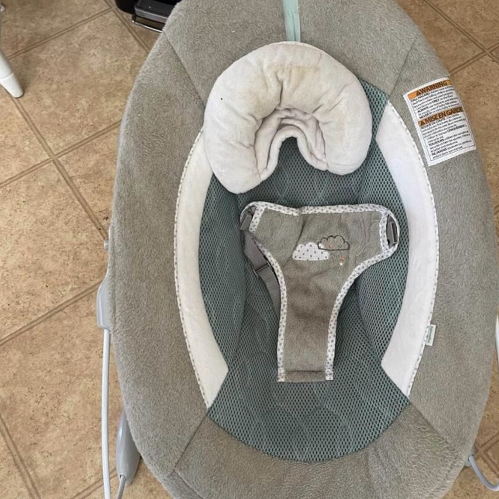 Automatic baby bouncer